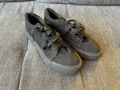 Zapatillas negras de lona unisex - miniatura 1