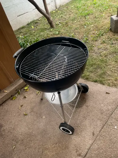 Parrilla Weber de carbón con tapa - miniatura 2