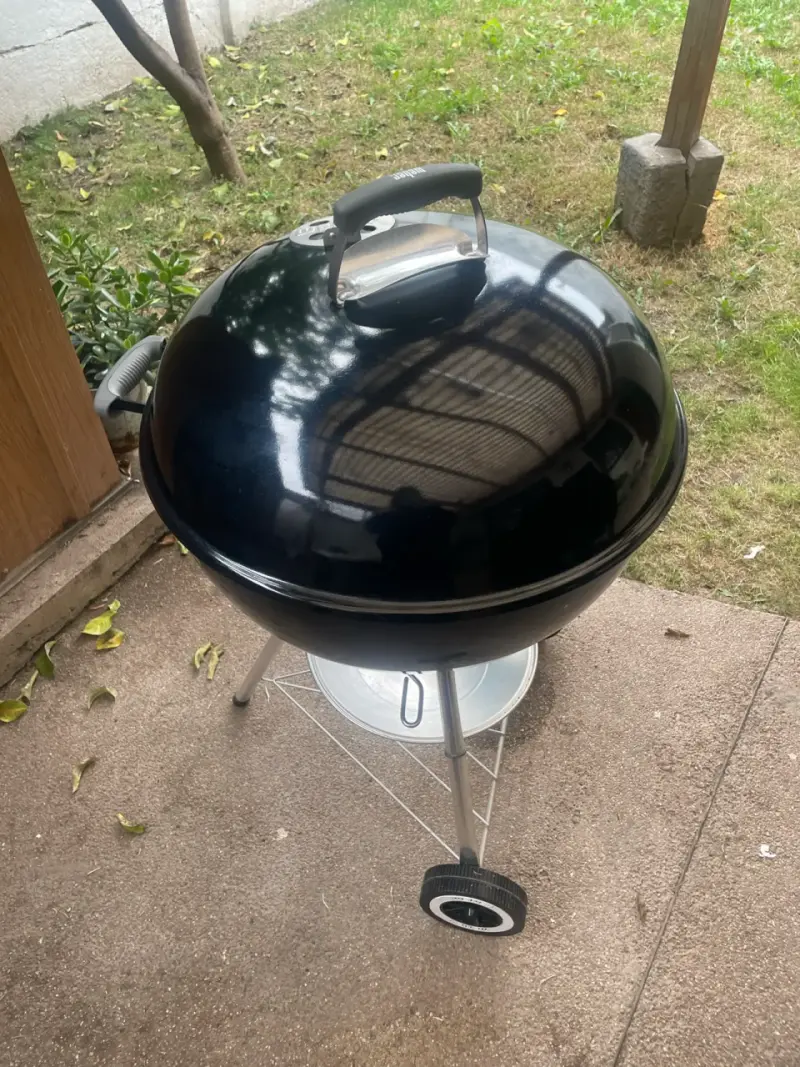 Parrilla Weber de carbón con tapa - 3