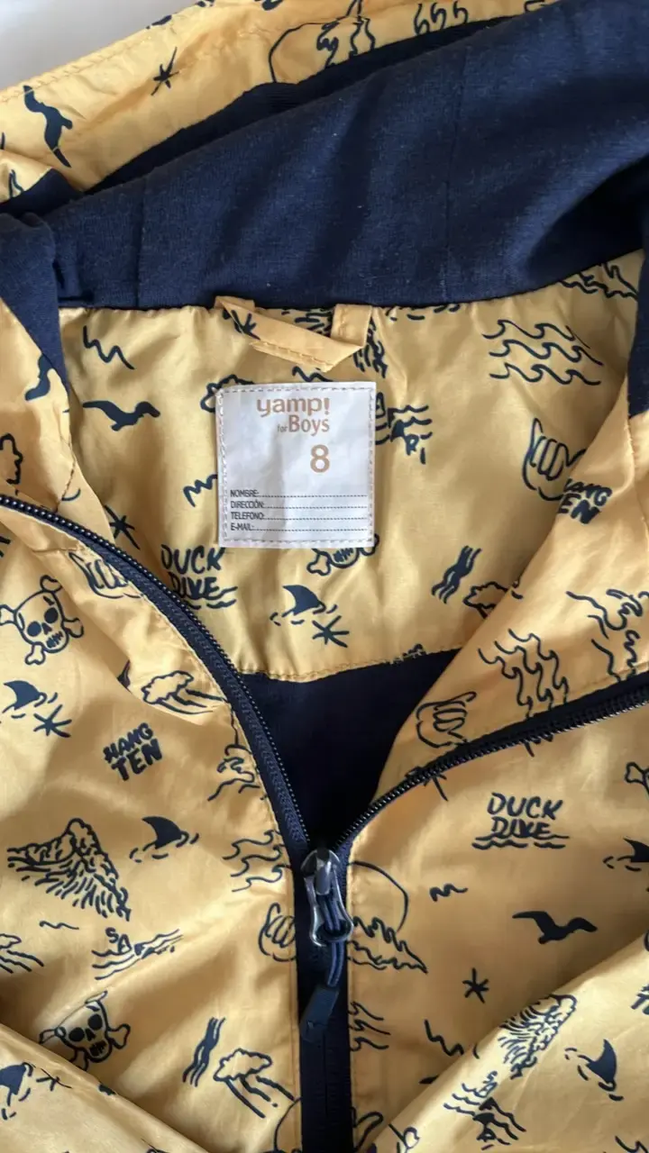 Corta viento infantil amarilla con capucha - 2