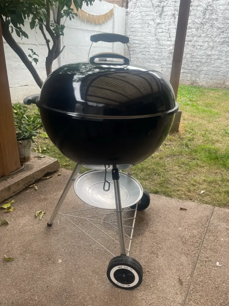 Parrilla Weber de carbón con tapa - 5