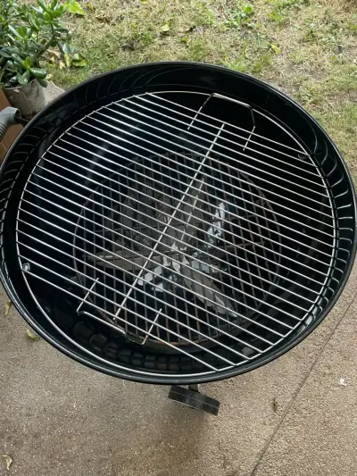 Parrilla Weber de carbón con tapa - miniatura 6