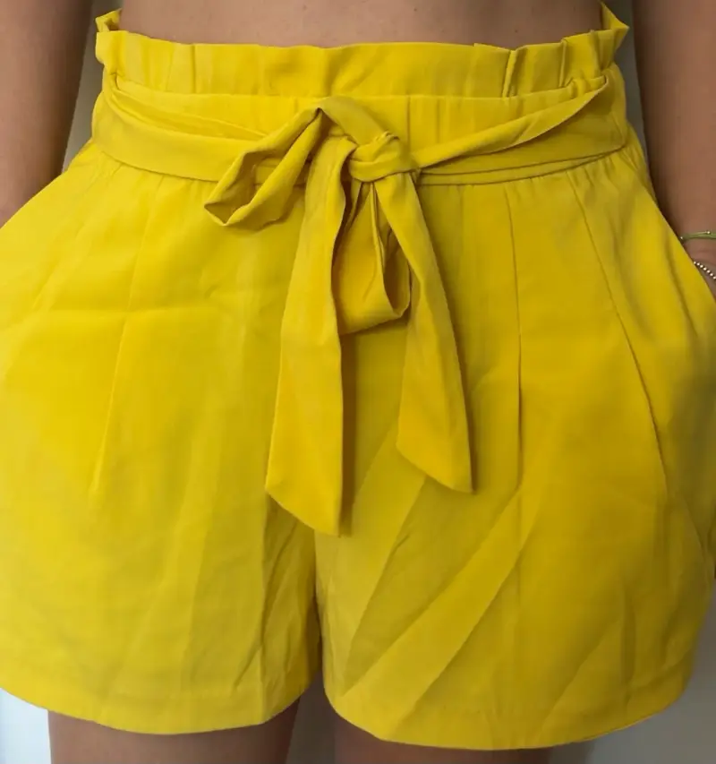 Shorts amarillos con lazo para mujer - 3
