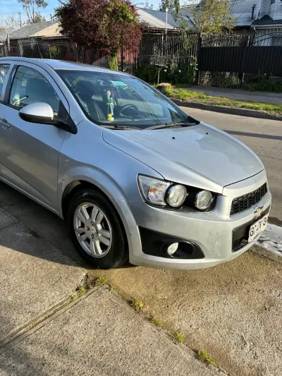 Chevrolet sonic - miniatura 2