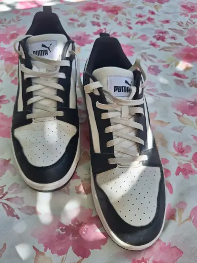 Zapatillas deportivas Puma blancas y negras - miniatura 1