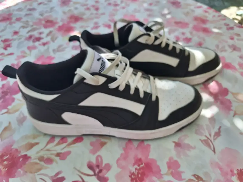 Zapatillas deportivas Puma blancas y negras - 2