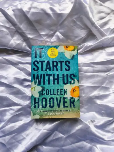 Pack de libros Colleen Hoover: It Starts With Us y It Ends With Us - miniatura 3