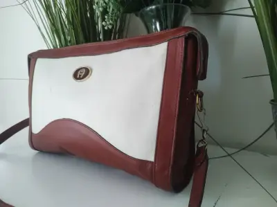 Cartera de cuero bicolor con correa ajustable - miniatura 1