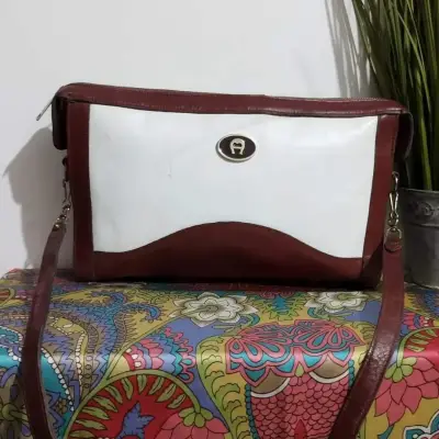 Cartera de cuero bicolor con correa ajustable - miniatura 2