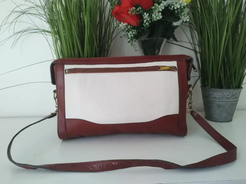 Cartera de cuero bicolor con correa ajustable - 3