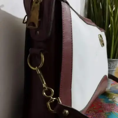 Cartera de cuero bicolor con correa ajustable - miniatura 5