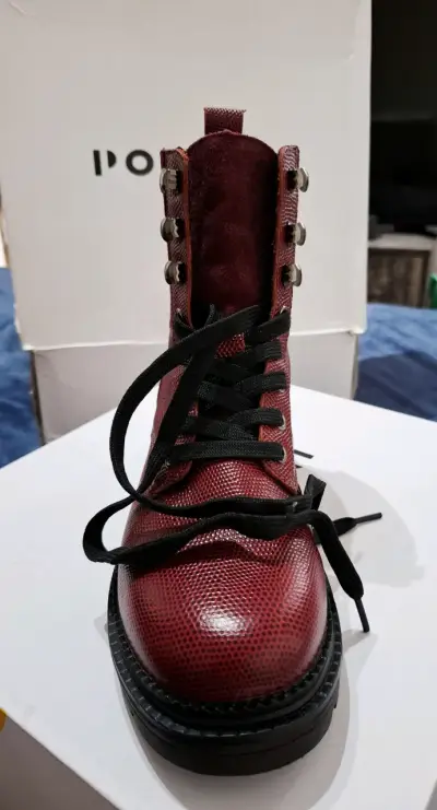 Botas rojas de cuero con cordones - miniatura 1
