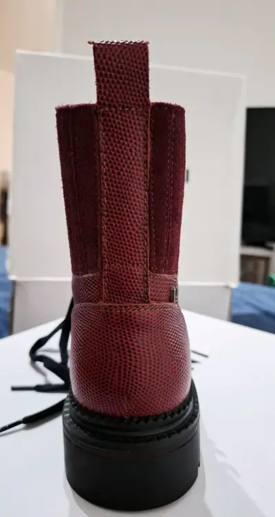 Botas rojas de cuero con cordones - miniatura 2