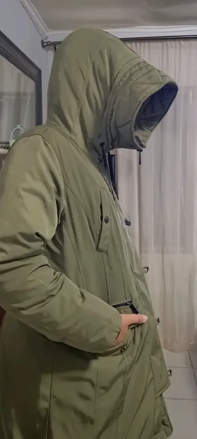 Parka verde oliva con capucha. Para mujer. - miniatura 4