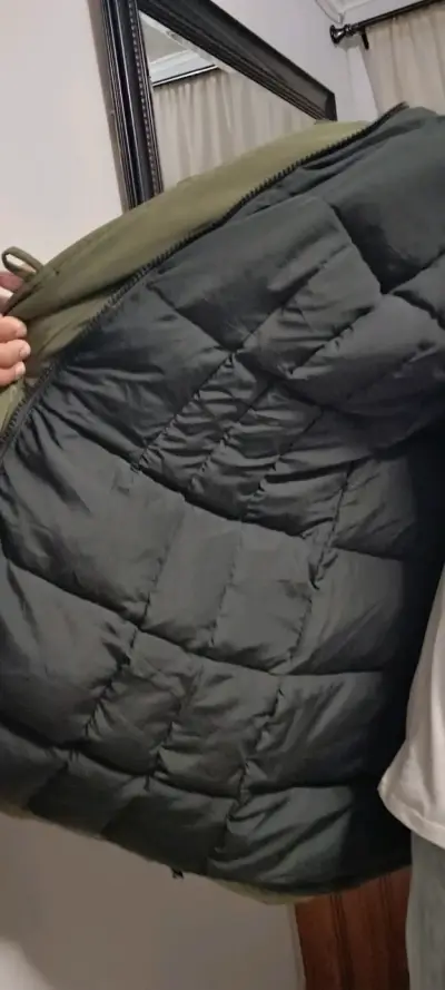 Parka verde oliva con capucha. Para mujer. - miniatura 5