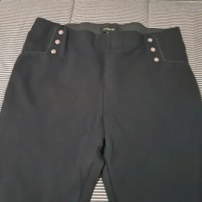 Pantalones negros con botones decorativos - miniatura 1