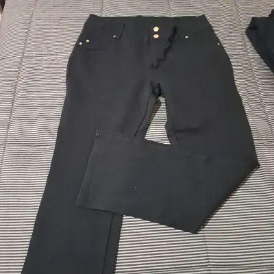 Pantalones negros de mujer con botones dorados - miniatura 1