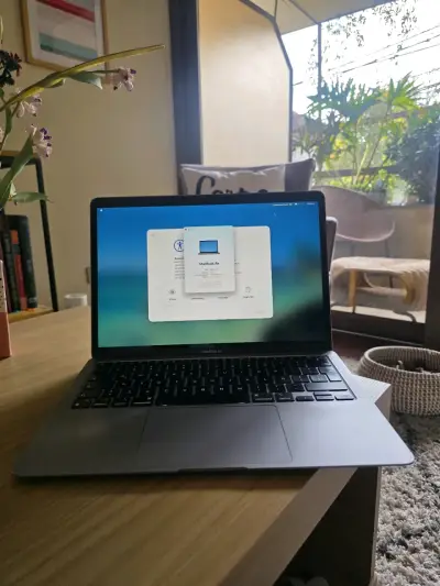 MacBook Air en excelente estado - miniatura 1