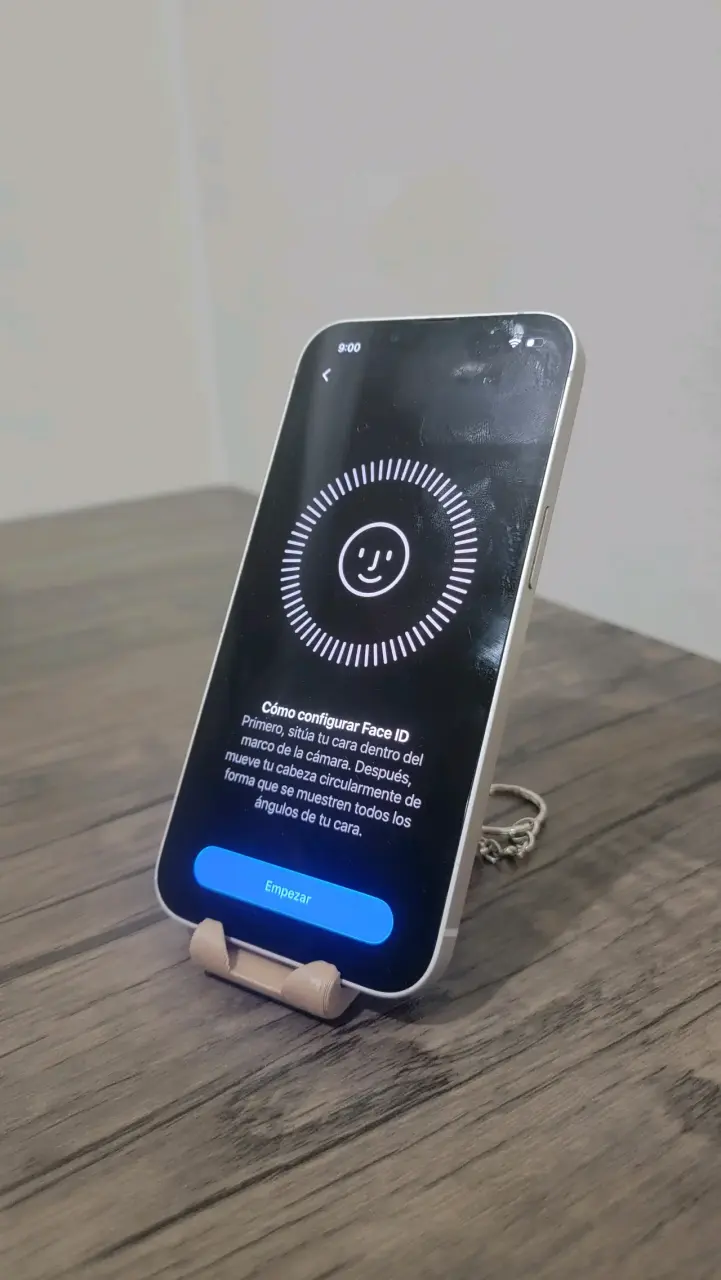 iPhone 13 con funda y cargador USB-C - 5