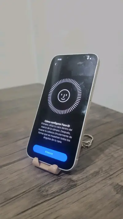 iPhone 13 con funda y cargador USB-C - miniatura 5