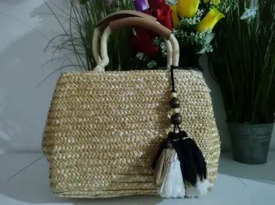 Bolso de mimbre con asas de madera - miniatura 1