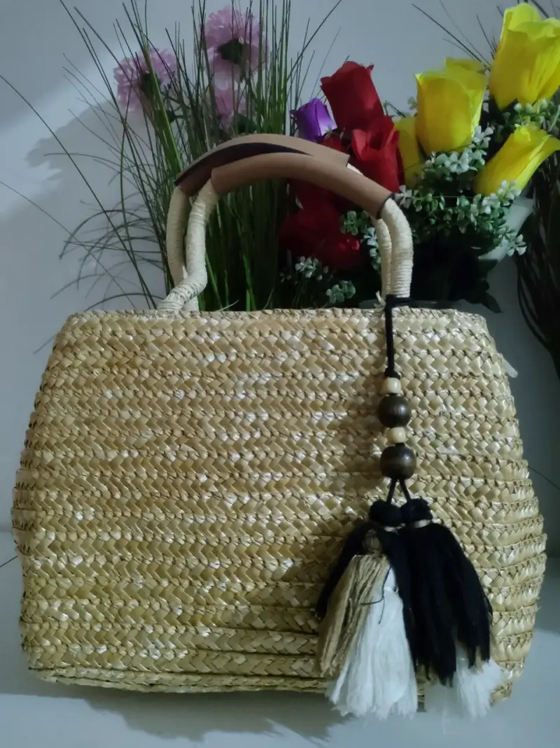 Bolso de mimbre con asas de madera - 2