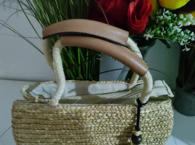 Bolso de mimbre con asas de madera - miniatura 3