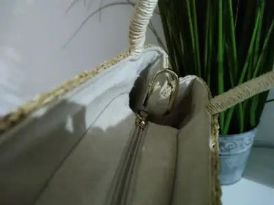 Bolso de mimbre con asas de madera - miniatura 4