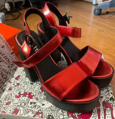 Sandalias de plataforma rojas con tacón alto - miniatura 1