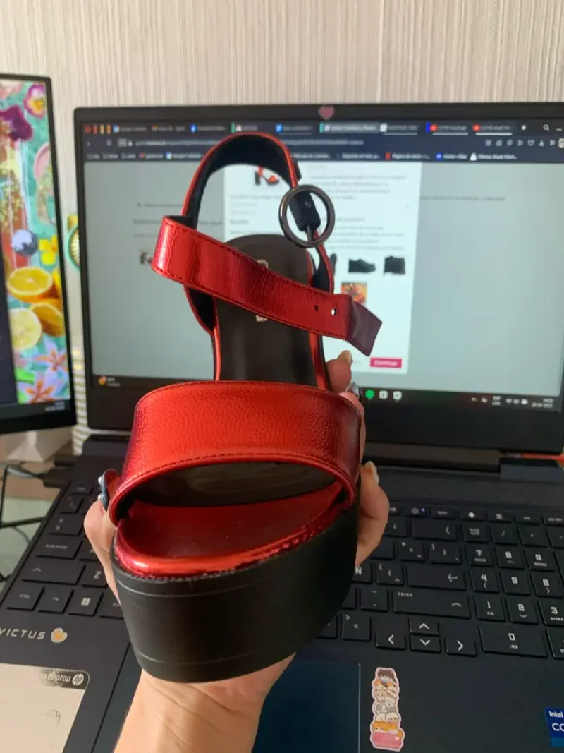 Sandalias de plataforma rojas con tacón alto - 4