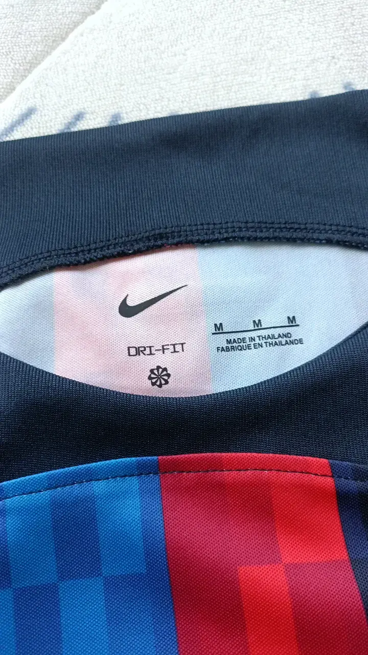 Camiseta Nike FC Barcelona oficial azul y roja - 4