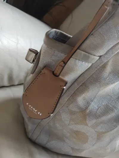 Bolso Coach Gris  beige con diseño elegante - miniatura 4
