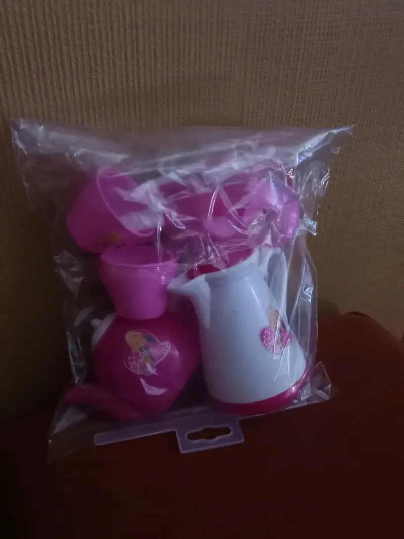 Set de jarra y platos infantil de plástico rosa - 4