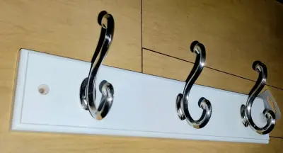 Perchero de pared blanco - miniatura 1