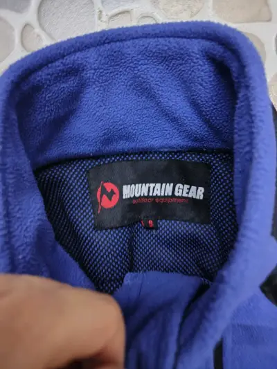 Chaqueta polar azul con detalles negros - miniatura 2