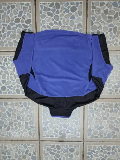 Chaqueta polar azul con detalles negros - miniatura 3