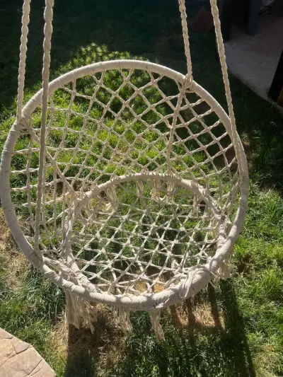 Columpio colgante de macramé beige - miniatura 1