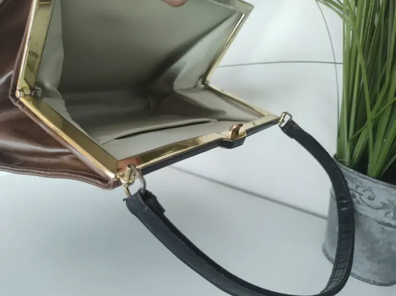 Cartera de cuero marrón elegante - 4