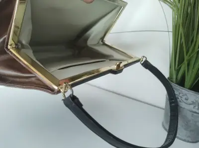 Cartera de cuero marrón elegante - miniatura 4