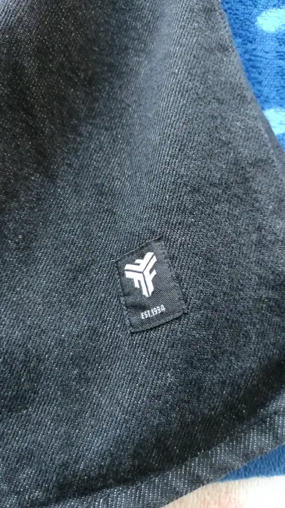 Camisa de mezclilla negra con bolsillos - miniatura 2