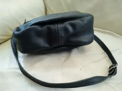 Cartera de cuero azul con cierre metálico - miniatura 3