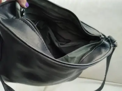 Cartera de cuero azul con cierre metálico - miniatura 4