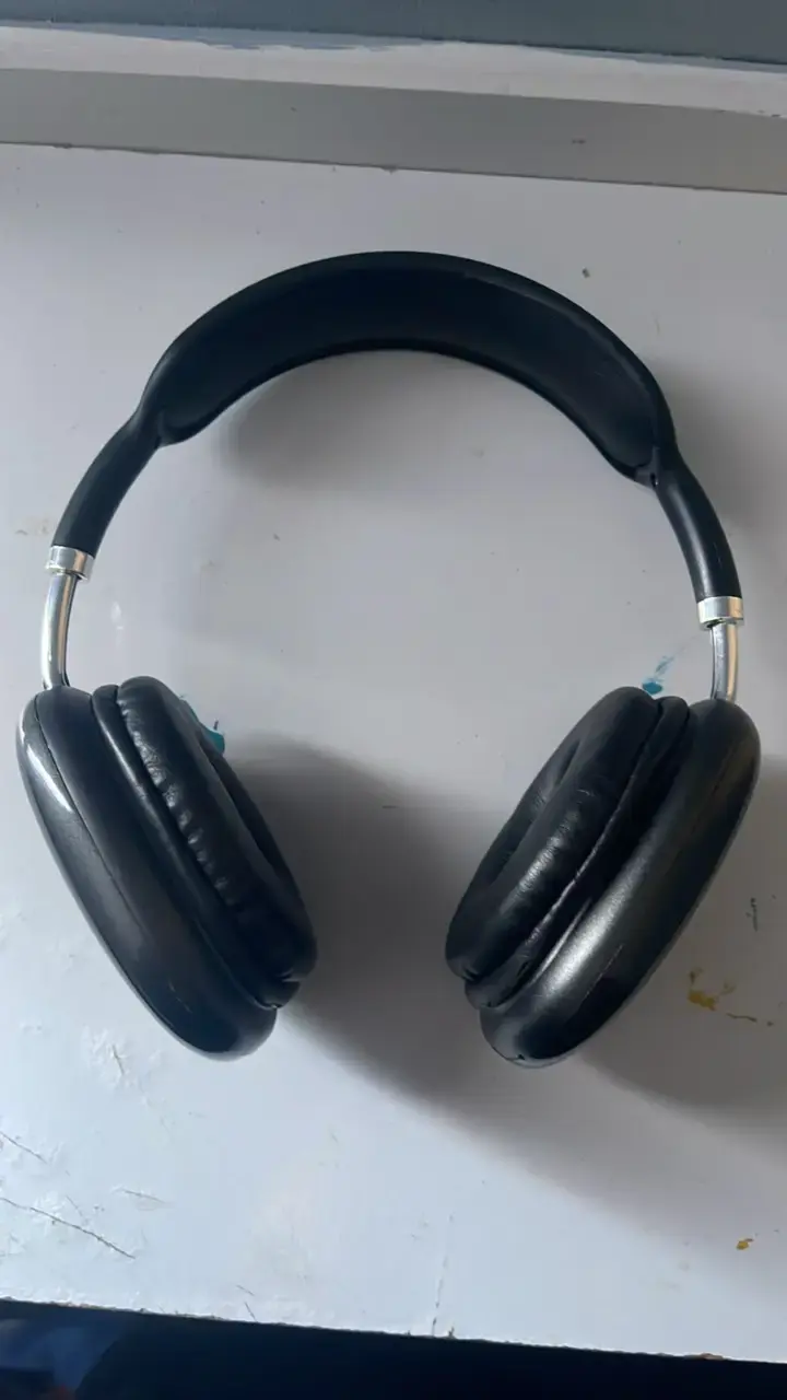Auriculares inalámbricos negros con control - 2
