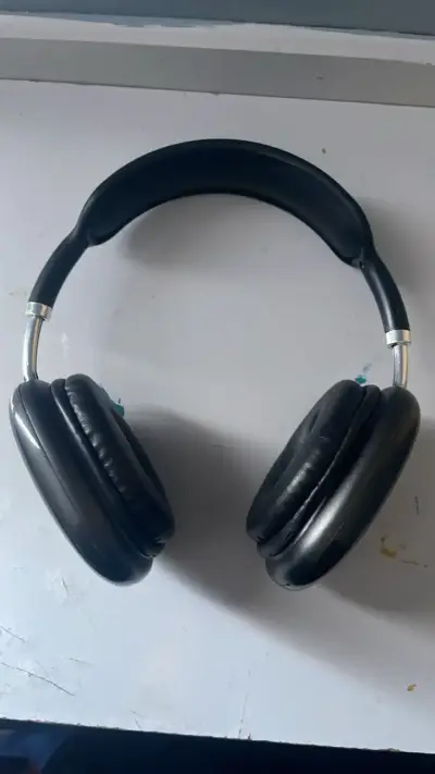 Auriculares inalámbricos negros con control - miniatura 2