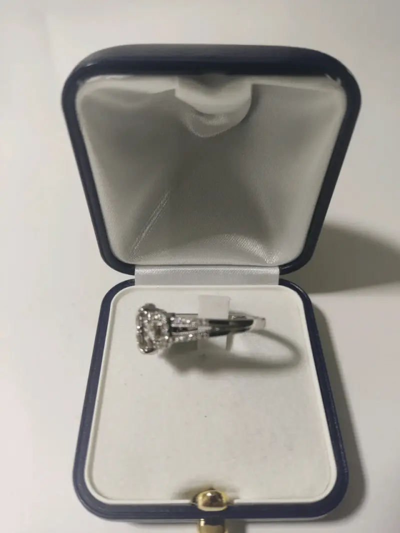 Anillo de compromiso con diamantes - 2