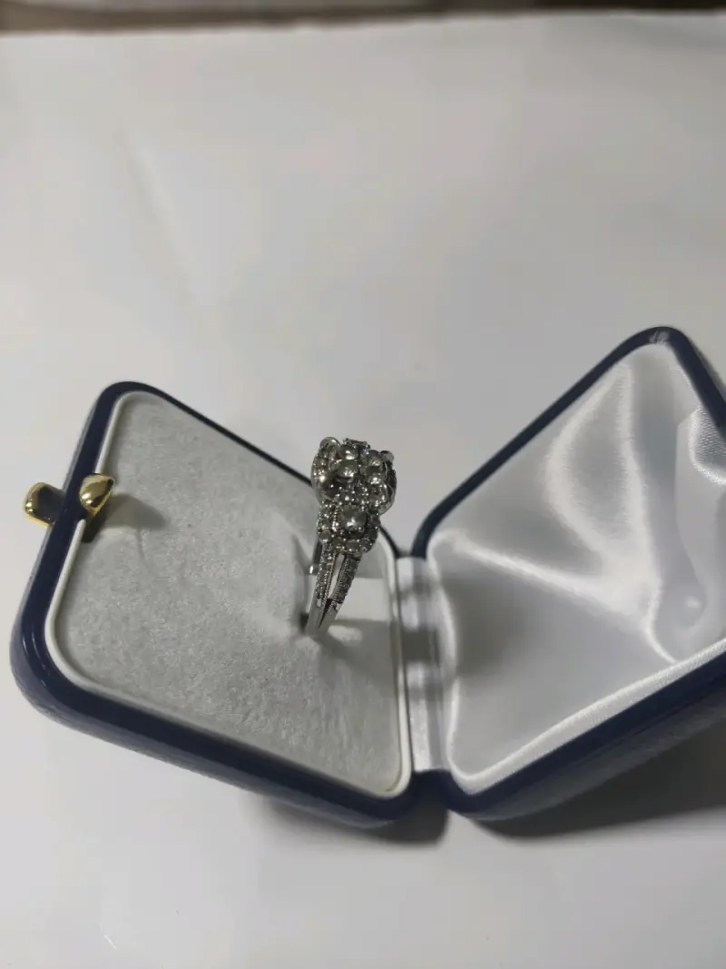 Anillo de compromiso con diamantes - 4