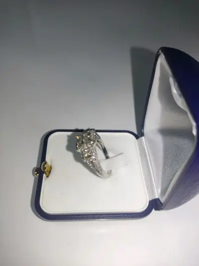 Anillo de compromiso con diamantes - miniatura 6