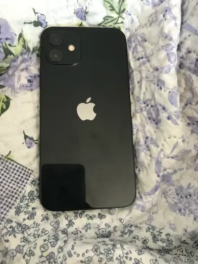 iPhone 12 negro en buen estado - miniatura 1