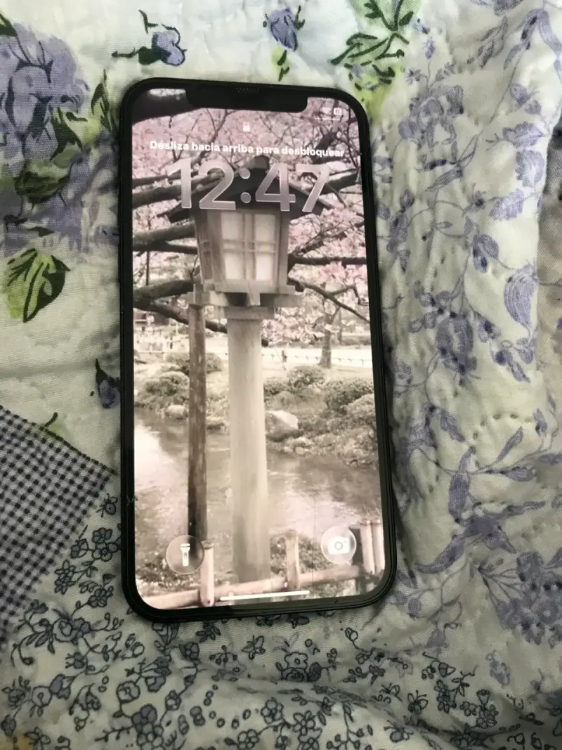 iPhone 12 negro en buen estado - 2