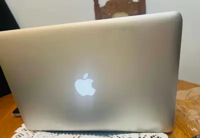 MacBook Pro  Apple en buen estado - miniatura 1